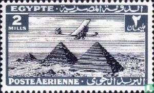 Flugzeug über Pyramiden von Gizeh
