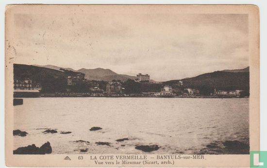 France Pyrénées Orientales Banyuls sur Mer La Côte Vermeille Vue vers le Miramar Sicart arch Postcard - Afbeelding 1