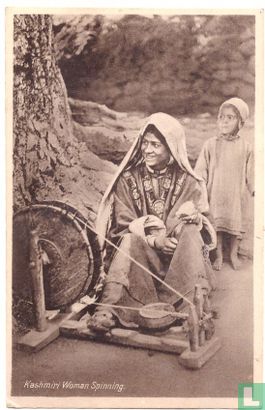 Kashmiri Woman Spinning - Afbeelding 1