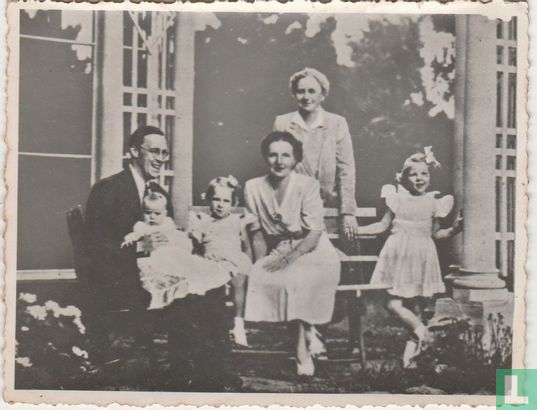 Wilhelmina, Juliana, Bernhard, Beatrix, Irene en Margriet in Ottawa - Image 1