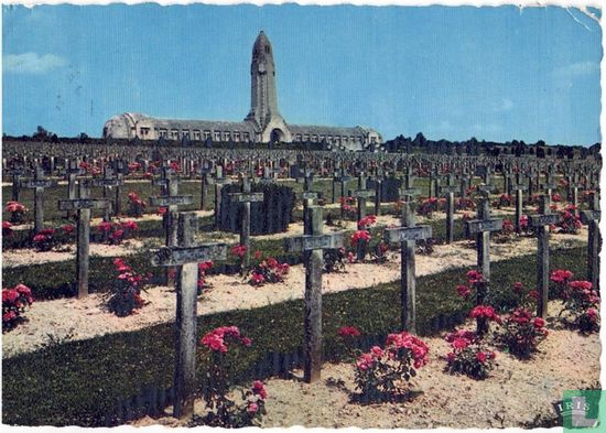 Ossuaire et cimetière (15.000 Tombes) - Afbeelding 1
