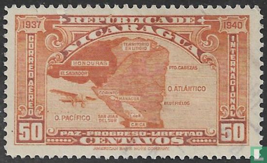 Avion et carte du Nicaragua