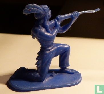 Indiaan knielend en richt met geweer (blauw) - Afbeelding 1