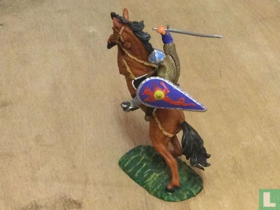 Normandiër op stijgerend paard met zwaard - Afbeelding 2