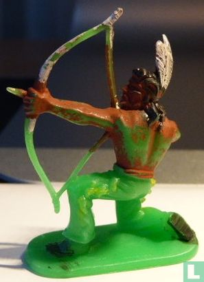 Indien agenouillé avec arc et flèche (vert) - Image 2