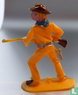 Cowboy with rifle at the ready (yellow) - Image 2