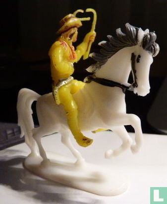 Cowboy avec fouet et revolver à cheval (jaune) - Image 3