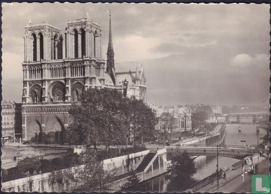 Vue générale de Notre-Dame - Image 1