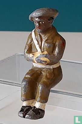 Seated soldier - Image 1