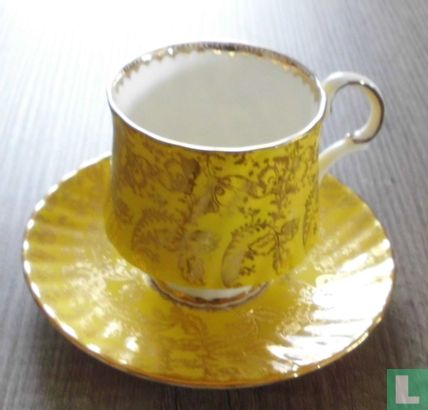 Cup and saucer - Image 1
