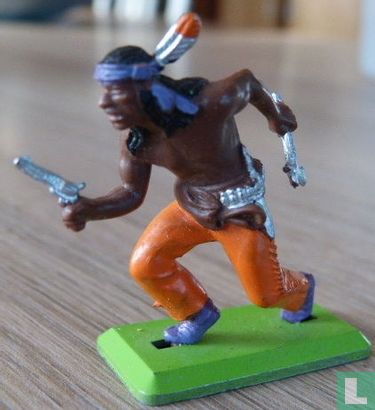 Apache avec pistolet et tomahawk (cheveux noirs) - Image 1