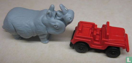 Rhinocéros avec jeep