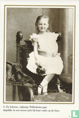 De kokette, vijfjarige Wilhelmina gaat dagelijks in een mooie jurk bij haar vader op de thee - Image 1