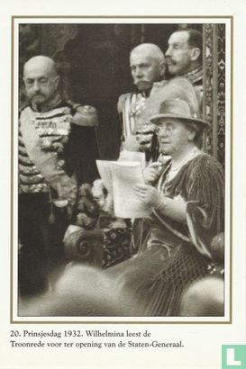 Prinsjesdag 1932. Wilhelmina leest de Troonrede voor ter opening van de Staten-Generaal - Image 1