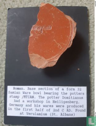 Sgillata-bodempje met pottenbakkers zegel uit Heiligenberg (Beneden-Rijn)