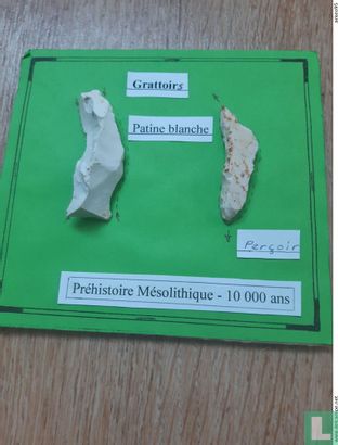 Mesolithische schraper en boor in vuursteen, Cravant (Loiret)
