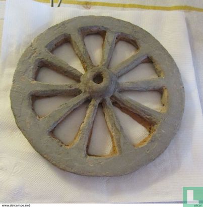 Original Chinese Han Dynasty Tomb Chariot Wheel 200BC-200AD - Afbeelding 1