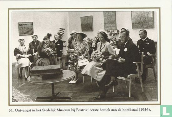 Ontvangst in het Stedelijk Museum bij Beatrix' eerste bezoek aan de hoofdstad (1956) - Image 1