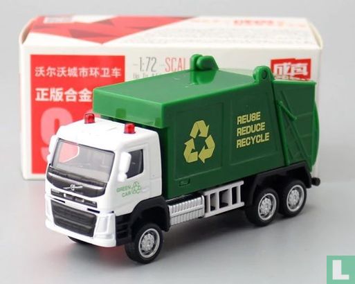 Volvo FM refuse truck - Image 1