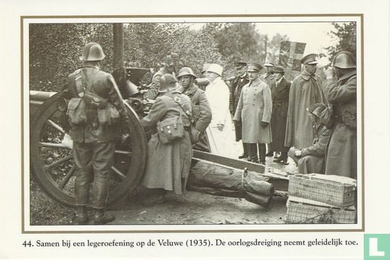 Samen bij een legeroefening op de Veluwe (1935). De oorlogsdreiging neemt geleidelijk toe - Image 1