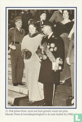 Ook prinses Irene, warm met bont getooid, woont met prins Iskander Desta de huwelijksplechtigheid in de oude basiliek bij (1960) - Afbeelding 1