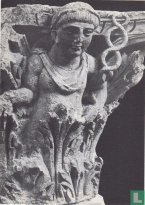 Chapiteau dit-des quatre dieux-Trouvée près de l, écluse du Bâtardeau, à Auxerre - Afbeelding 1