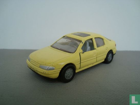 Ford Mondeo Ghia - Image 1