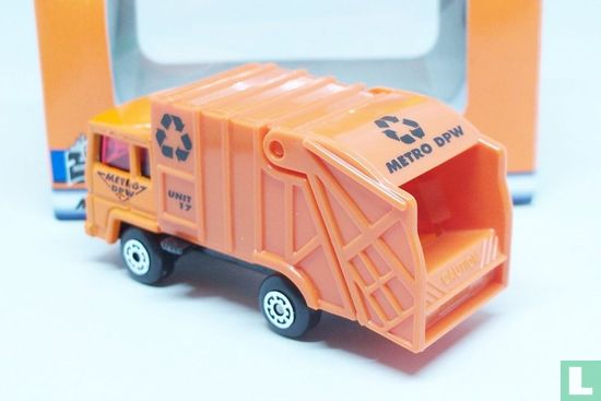 Refuse truck 'Metro DPW Unit 17' - Image 2
