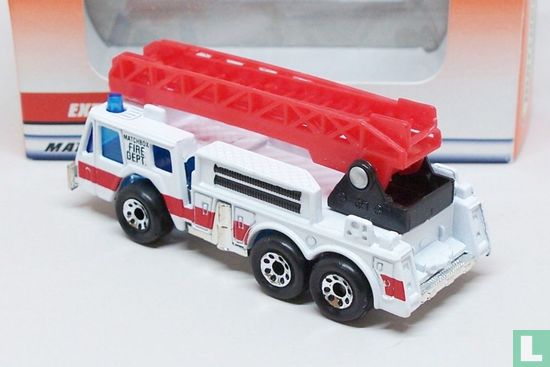Oshkosh Extending Ladder Fire Truck - Afbeelding 2