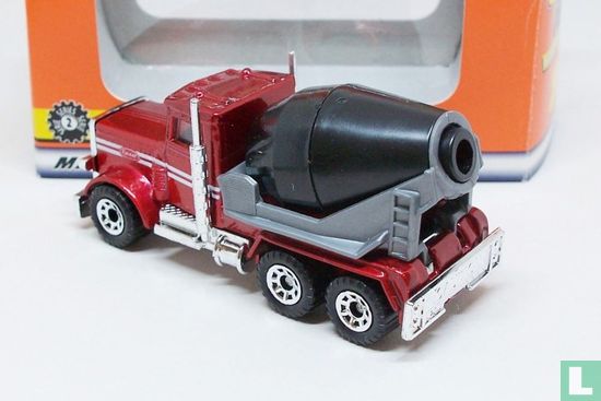 Peterbilt Cement truck - Image 2
