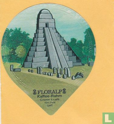 Tikal Pyramide in Mexico - Afbeelding 1