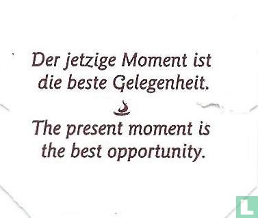 Der jetzige Moment ist die beste Gelegenheit. • The present moment is the best opportunity.  - Image 1