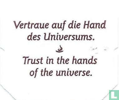 Vertraue auf die Hand des Universums. • Trust in the hands of the universe. - Image 1