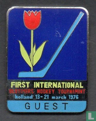 IJshockey Nederland : First International Oldtimers Hockey Tournament 1976 Holland "GUEST" broche
