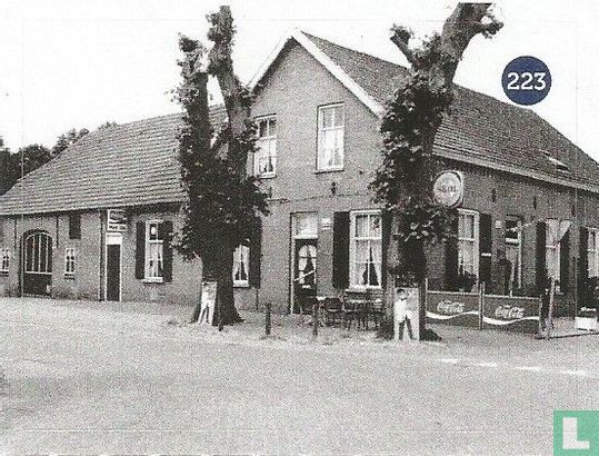 Café van Van den Kouwenberg, beter bekend als Drika de Kouwe, ook op de Kruisstraat - Afbeelding 1