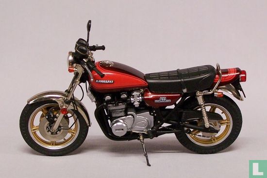 Kawasaki 750RS - Image 6