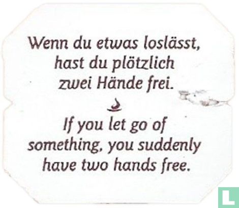 Wenn du etwas loslässt, hast du plötzlich zwei Hände frei. If you let go of something, you suddenly have two hands free. - Image 1