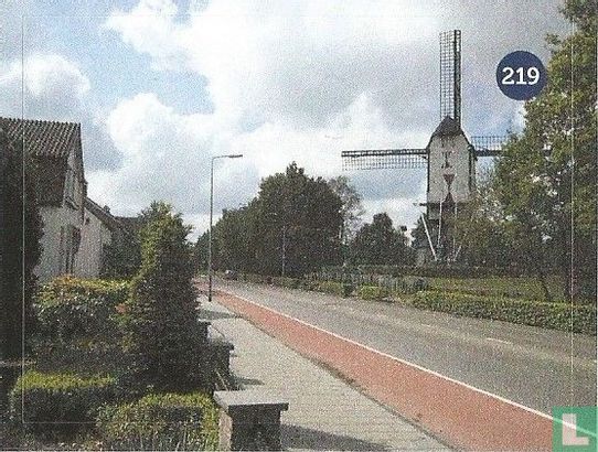 De historische standerdmolen in Molenhoek werd op een terp gebouwd zodat ze meer wind zou vangen - Image 1