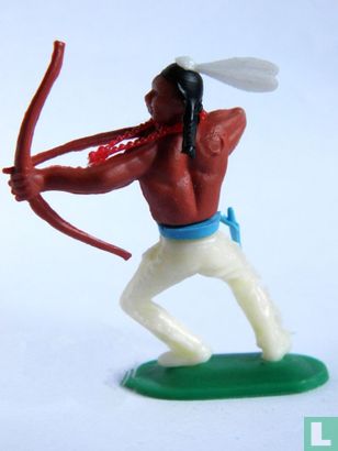 Indien visant avec arc et flèche - Image 4