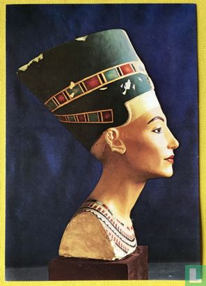 Pointed limestone bust of queen Nefertiti - Image 1