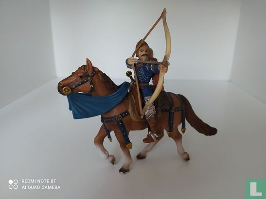 Knight on horse with a bow and arrow - Image 1