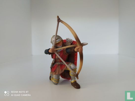 Knight with bow and arrow - Image 1