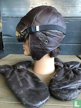 Motor Racing Leather Helmet & Gloves - Afbeelding 2
