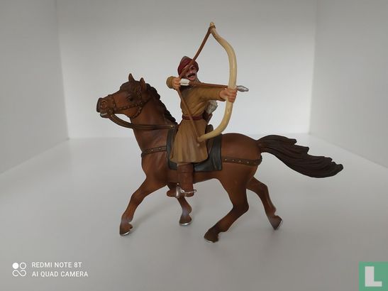 Arabische ridder op paard met pijl en boog - Afbeelding 1