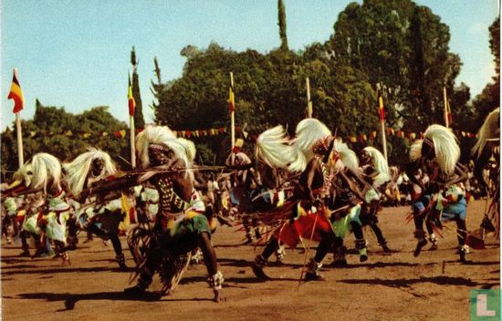 De Mwani van Ruanda heeft, ter ere van de Koning, een groot folkloristisch feest ingericht, tijdens ... - Bild 1