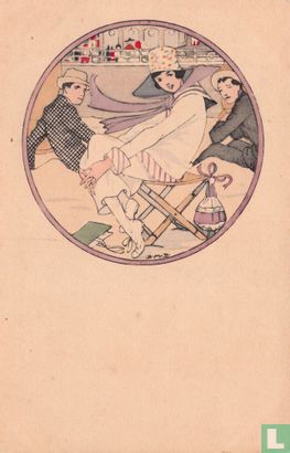 Vrouw op klapstoel met twee mannen op het strand - Image 1
