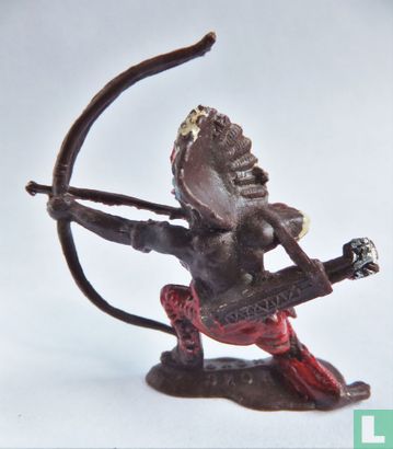 Indian kneeling with bow (red trousers) - Image 2