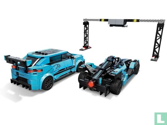 Lego 76898 Formula E Panasonic Jaguar Racing GEN2 car & Jaguar I-PACE eTROPHY - Image 4