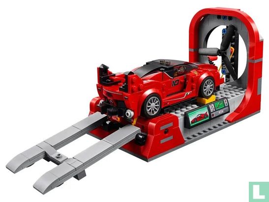 Lego 75882 Ferrari FXX K & Development Center - Bild 4
