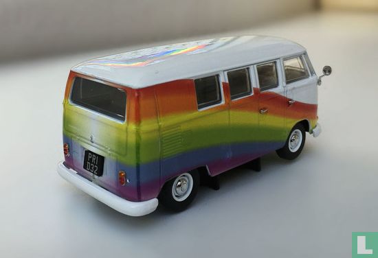 VW T1 Campervan 'Peace Love and Rainbows' - Image 3